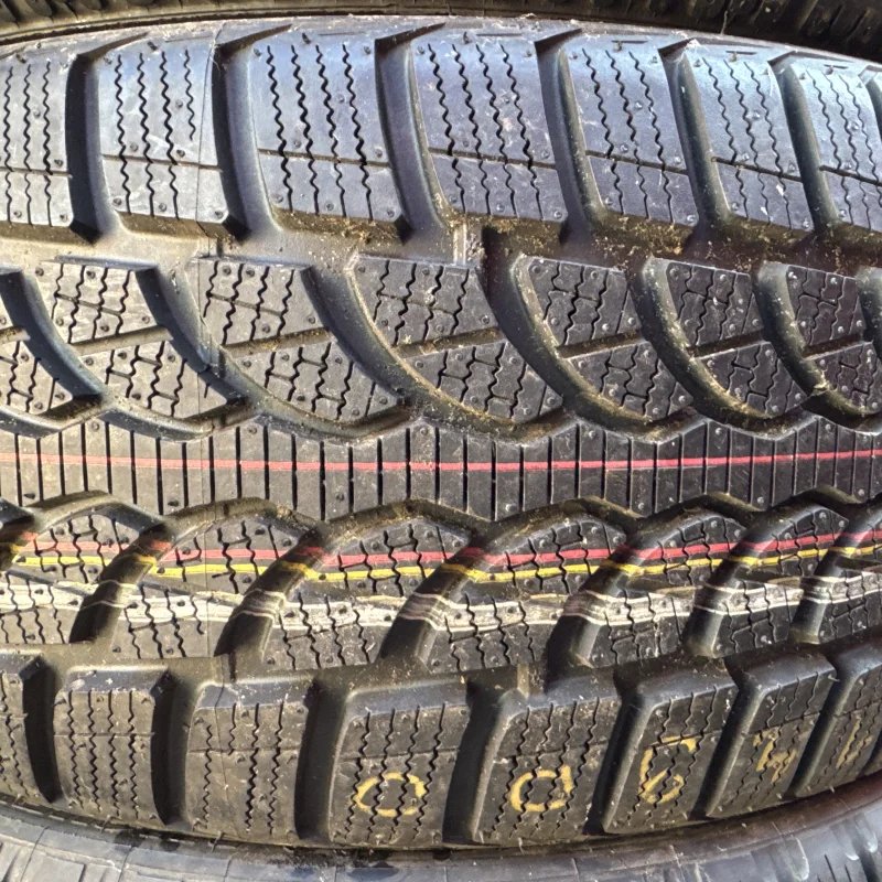 Bridgestone Blizzak LM32 225/40 R18