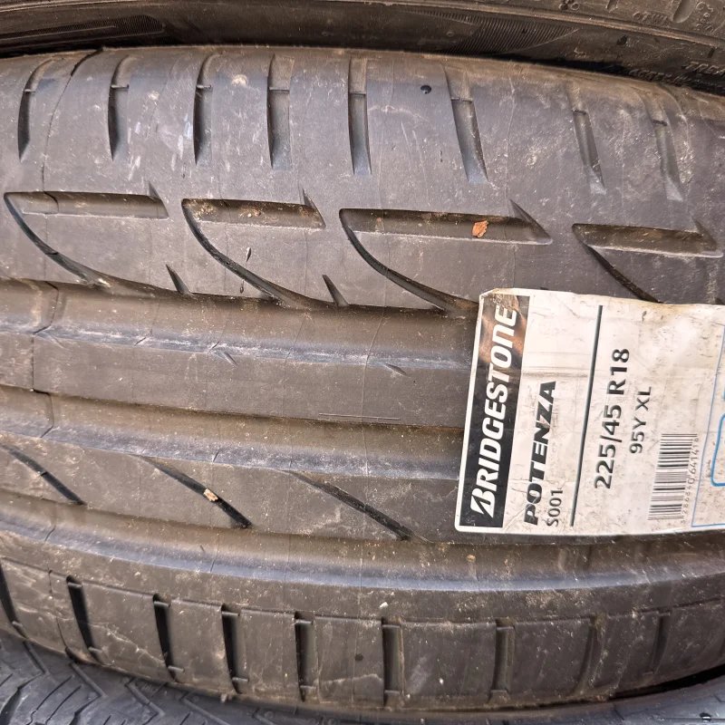 Bridgestone Potenza S001 225/45 R18