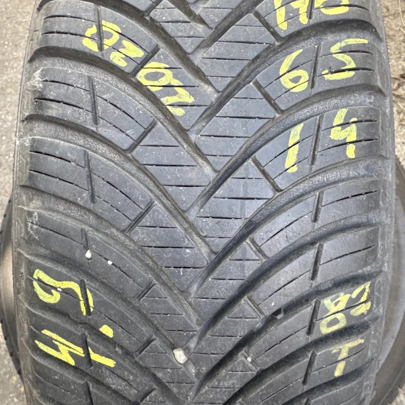 Kleber Quadraxer 2 175/65 R14