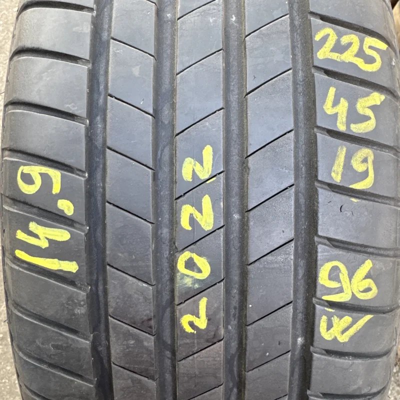 Bridgestone T005 225/45 R19